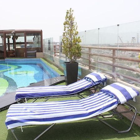 Sea View Hotel Дубай Екстериор снимка