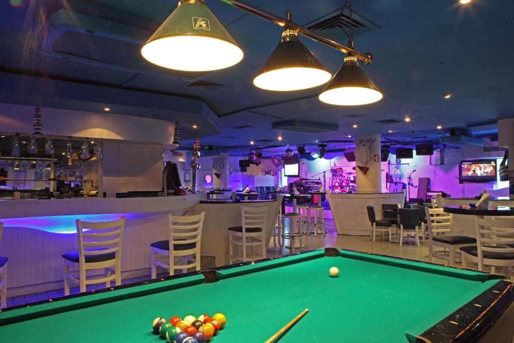 Sea View Hotel Дубай Екстериор снимка