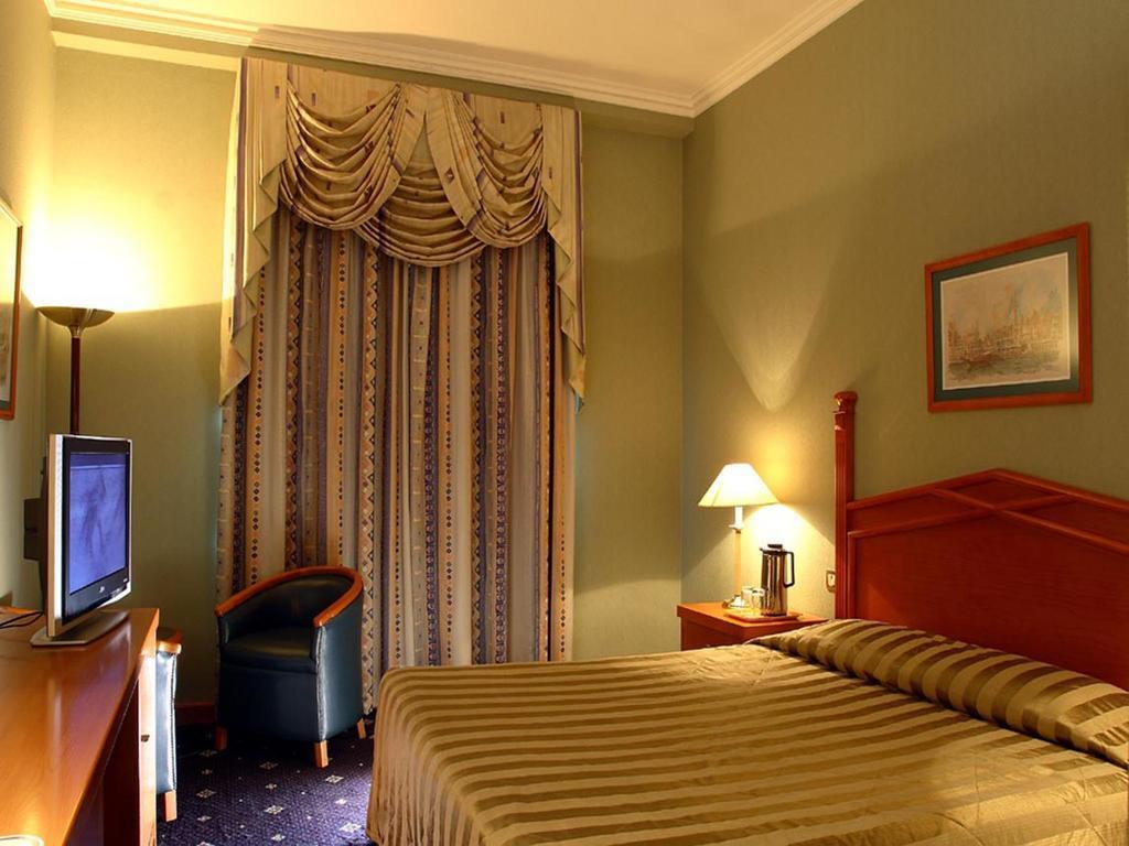 Sea View Hotel Дубай Екстериор снимка